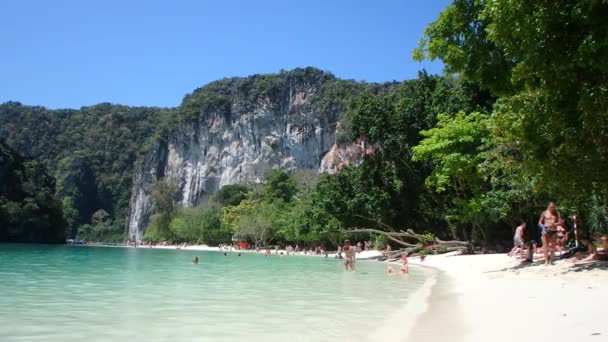Vackra kusten i Thailand. Klippor, stränder, hav. — Stockvideo
