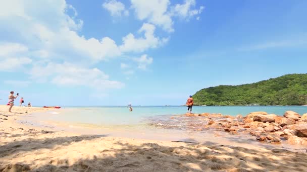 Mae Head Beach at Phangan Island. View of Koh Ma. — Stock Video