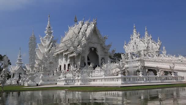 Bellissimo Tempio Bianco a Chaing Rai, Thailandia — Video Stock