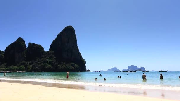 美丽的泰国海滩。莱利海滩在甲米附近。完整的高清画面. — 图库视频影像