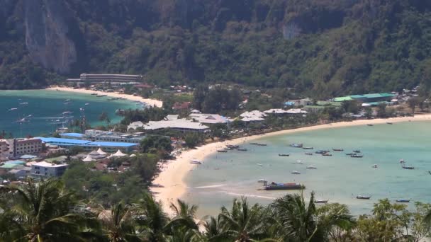 Красивый тайский пляж на острове Пхи Пхи . — стоковое видео