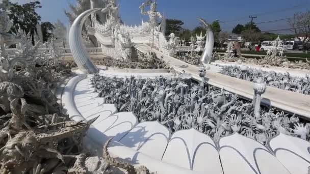 Hermoso templo blanco en Chaing Rai, Tailandia — Vídeos de Stock