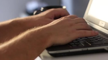 Evden çalışan Yetişkin. 