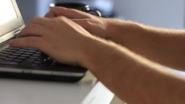 Evden çalışan Yetişkin. 