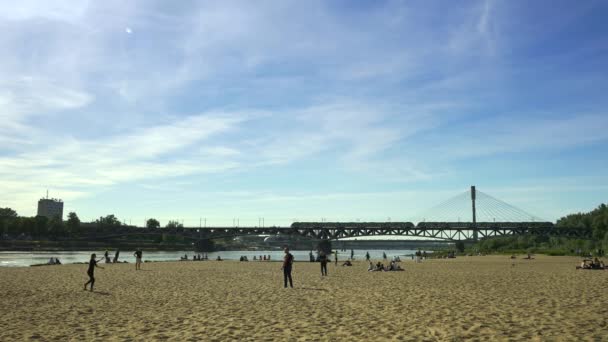 Praia local em Varsóvia . — Vídeo de Stock