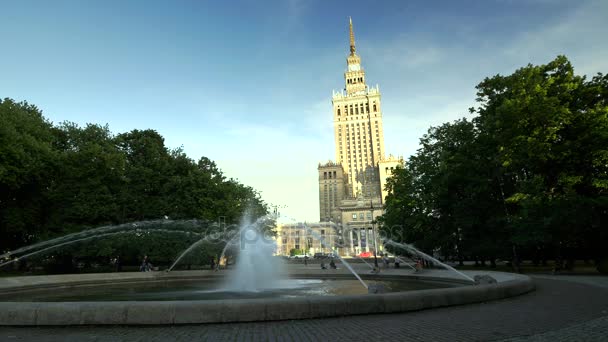 宮殿文化と日の光でワルシャワの科学. — ストック動画