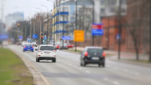Traffico regolare sulle strade di Varsavia . — Video Stock