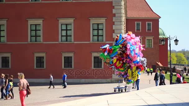 Architektura na warszawskim starym mieście ładne ciepłe światło słoneczne. — Wideo stockowe