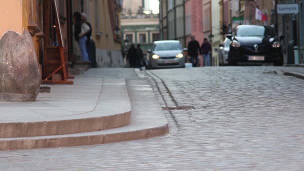 Oigenkännliga människor på gatan. — Stockvideo