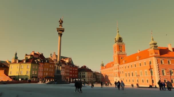 Architektur Warschaus im warmen Sonnenuntergang. — Stockvideo