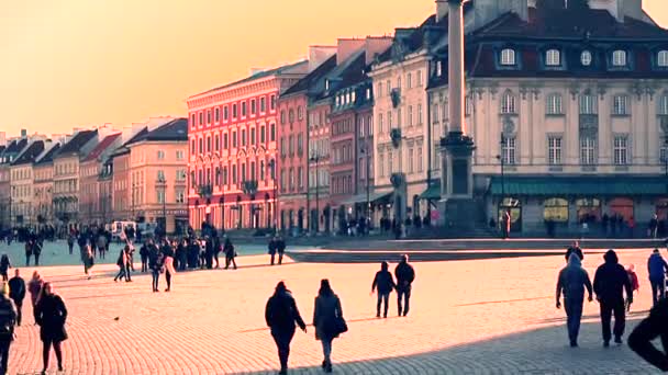 暖かい夕日の光でワルシャワのアーキテクチャ. — ストック動画