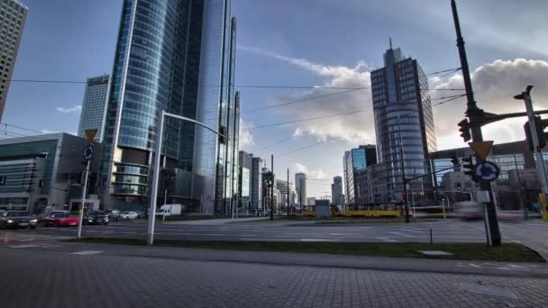 Európai street idő telik el a teljes Hd. Varsó forgalom idő telik el. — Stock videók