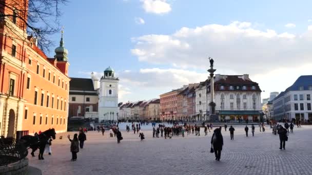 Arkitekturen i gamla stan i Warszawa. — Stockvideo