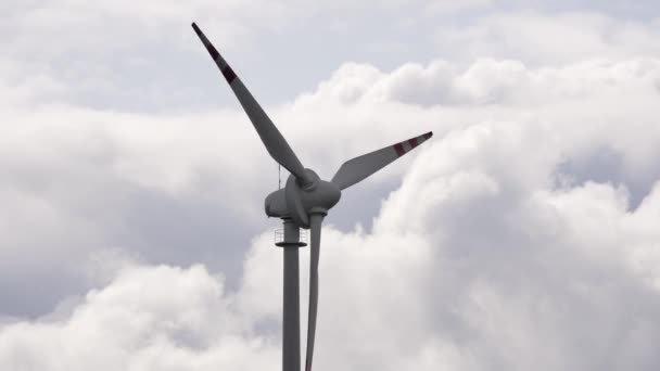 Větrný mlýn výrobu čisté energie. — Stock video