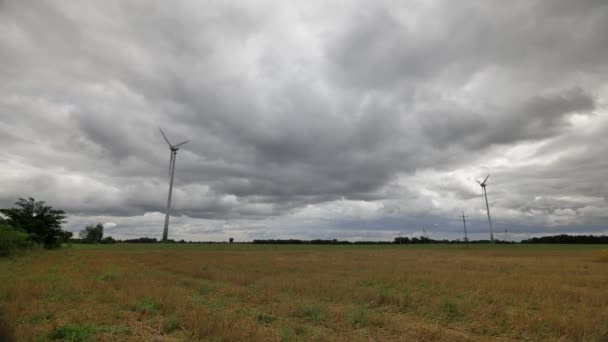 Imagens do lapso temporal do parque eólico . — Vídeo de Stock