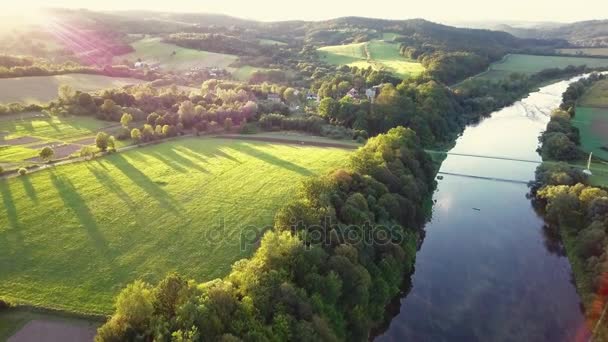 Letecký snímek evropské krajiny. — Stock video