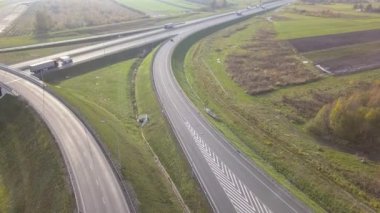 Yukarıda da görüleceği Avrupa otomobil yarışçısı. 