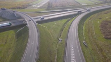 Yukarıda da görüleceği Avrupa otomobil yarışçısı. 