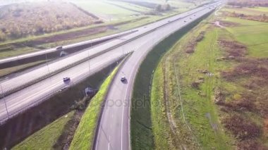 Yukarıda da görüleceği Avrupa otomobil yarışçısı. 