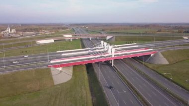 Yukarıda da görüleceği Avrupa otomobil yarışçısı. 