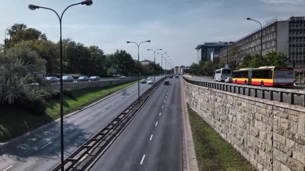 Berufsverkehr in der Stadt. — Stockvideo