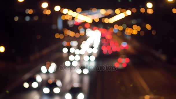 Vue floue des voitures dans l'embouteillage. Rue de Varsovie pleine de voitures. Date : 20172311 