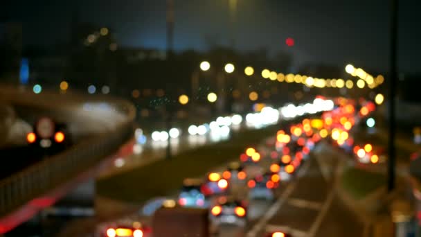 Vue floue des voitures dans l'embouteillage. Rue de Varsovie pleine de voitures. Date : 20172311 