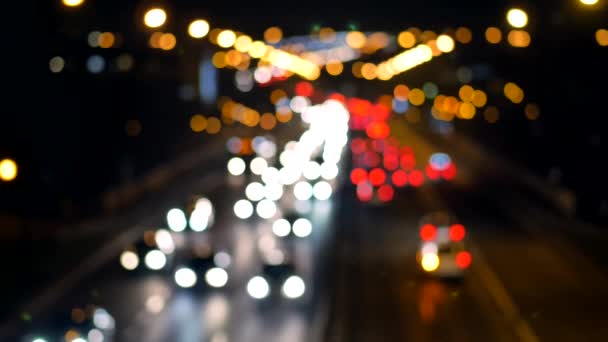 Vue floue des voitures dans l'embouteillage. Rue de Varsovie pleine de voitures. Date : 20172311 