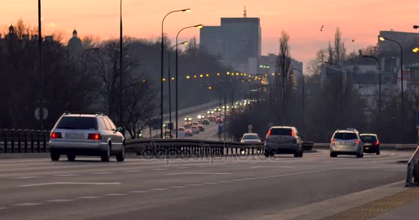 在华沙的街道上的汽车 欧洲的交通日期 20172612 — 图库视频影像