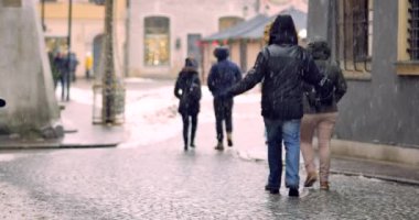 Varşova / Polonya - tarihi: 01202018. Varşova'nın tarihi kent üzerinde tanınmayan insanlar.