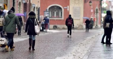 Varşova / Polonya - tarihi: 01202018. Varşova'nın tarihi kent üzerinde tanınmayan insanlar.