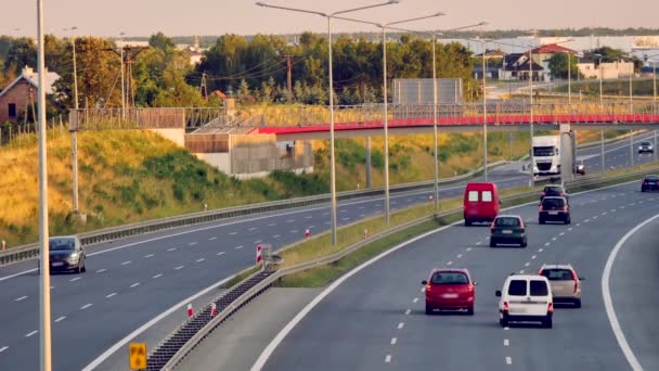 Varsova Puola Päivämäärä 09052017 Autot Ajoradalla Lämpimässä Auringonvalossa Kesällä Tehty — kuvapankkivideo