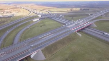 Strykow / Polonya - tarihi: 02182018. Yukarıda da görüleceği karayolu trafik.