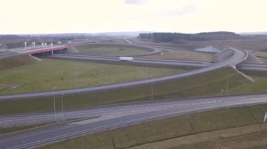 Strykow / Polonya - tarihi: 02182018. Yukarıda da görüleceği karayolu trafik.