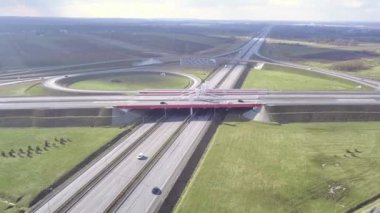 Strykow / Polonya - tarihi: 02182018. Yukarıda da görüleceği karayolu trafik.