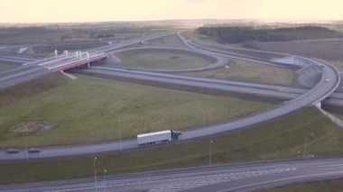 Strykow / Polonya - tarihi: 02182018. Yukarıda da görüleceği karayolu trafik.