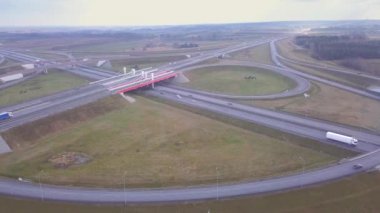 Strykow / Polonya - tarihi: 02182018. Yukarıda da görüleceği karayolu trafik.