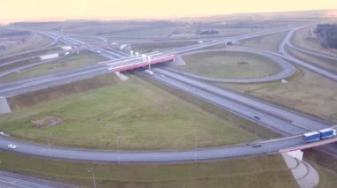 Strykow / Polonya - tarihi: 02182018. Yukarıda da görüleceği karayolu trafik.