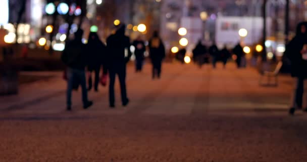 Warschau Polen Datum Unerkennbare Menschen Auf Dem Bürgersteig Abend Warschau — Stockvideo