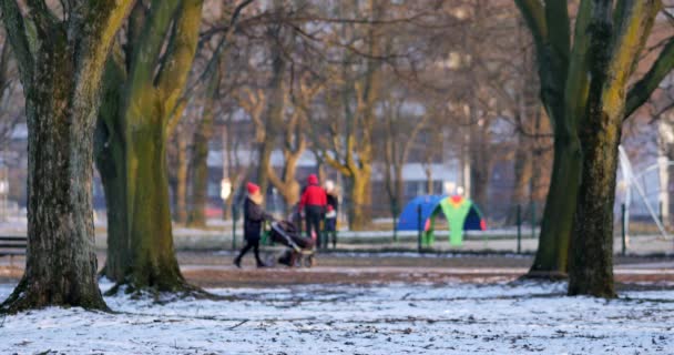 Personas Irreconocibles Acera Varsovia — Vídeos de Stock