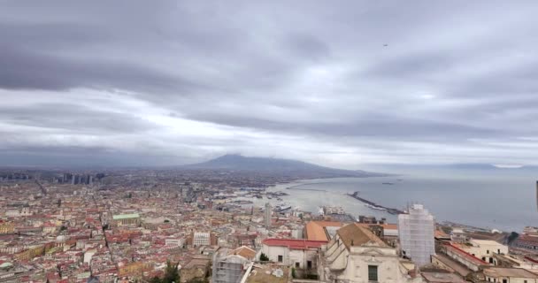 ナポリ イタリア 03182018 ナポリ テルモ城から見た都市のパノラマ ナポリ イタリアの曇りの日 — ストック動画