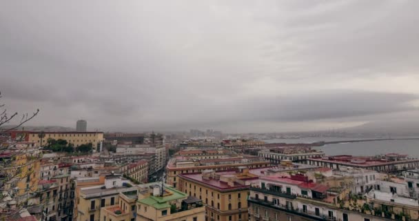 ナポリ イタリア 03182018 ナポリ テルモ城から見た都市のパノラマ ナポリ イタリアの曇りの日 — ストック動画