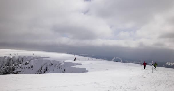 Sudety Date 03222018 积雪覆盖的丘陵 寒冷的天在 Sudety — 图库视频影像