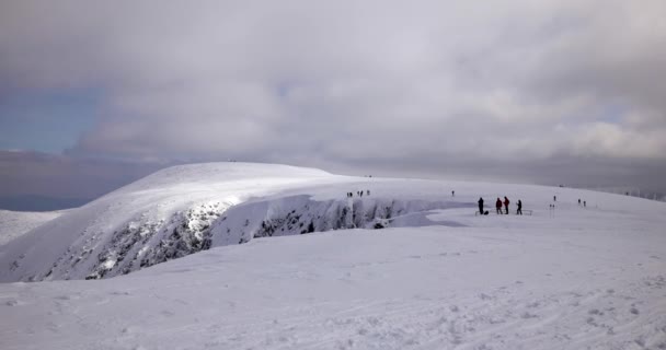Sudety ポーランド 03222018 丘は雪に覆われました Sudety 山地の日当たりの良い 冷たい日 — ストック動画