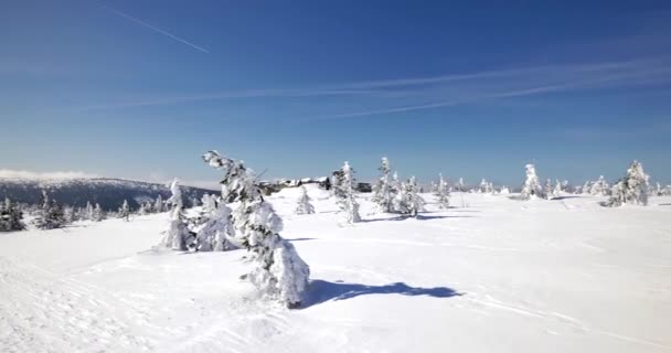 Szklarska Poreba Poland Datum 03222018 Schneebedeckte Hügel Sonniger Kalter Tag — Stockvideo