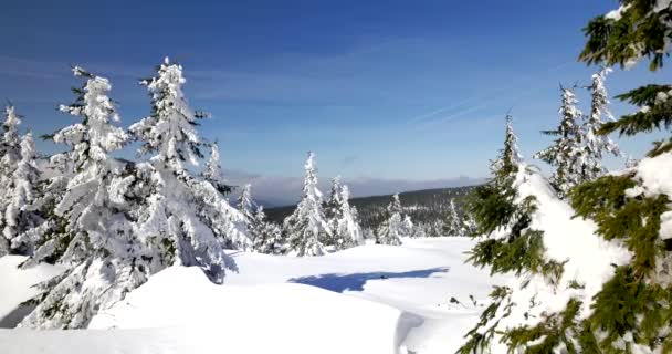 Szklarska Poreba Polen Datum 03222018 Heuvels Bedekt Met Sneeuw Zonnige — Stockvideo