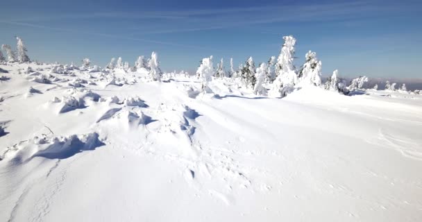 Szklarska Poreba 03222018 积雪覆盖的丘陵 寒冷的天在 Sudety — 图库视频影像