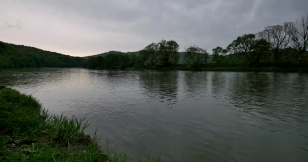 Polonia Sanok Data 04302018 Fiume San Primavera Calmo Piccolo Fiume — Video Stock