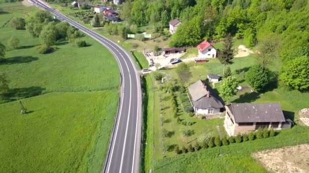 ヨーロッパの道の空中ショット — ストック動画