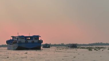 Vietnam 'daki Mekong Deltası. Tekneden görünüm.